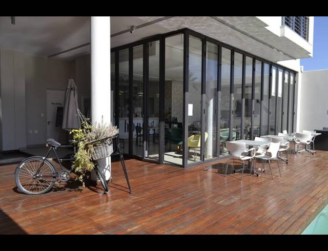 2 BEDROOM APARTMENT FOR SALE IN HYDE PARK